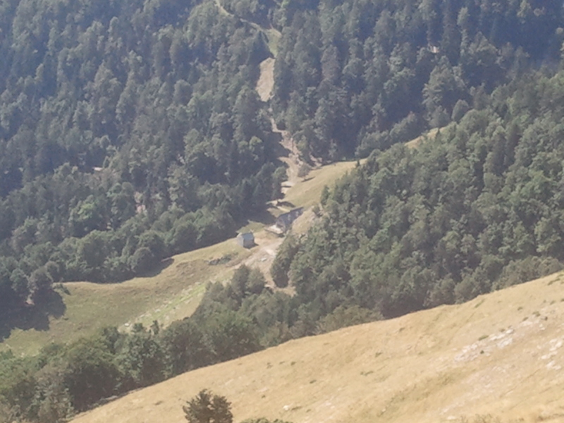 photo 3 : Le refuge de Larreix, un peu zoomé.