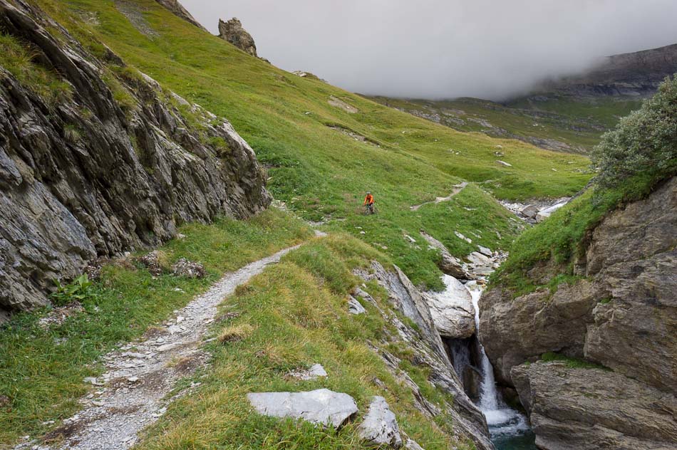 #8 Direction, chemin du Curé : Il reste quelques névés Direction, chemin du Curé : Il reste quelques névés