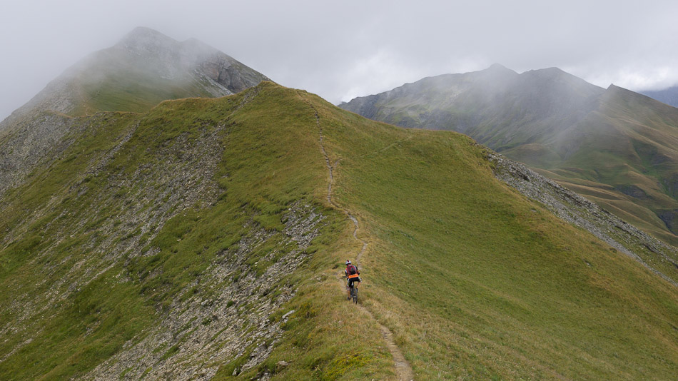 Entre Rocher du Vent : et Roches Merles