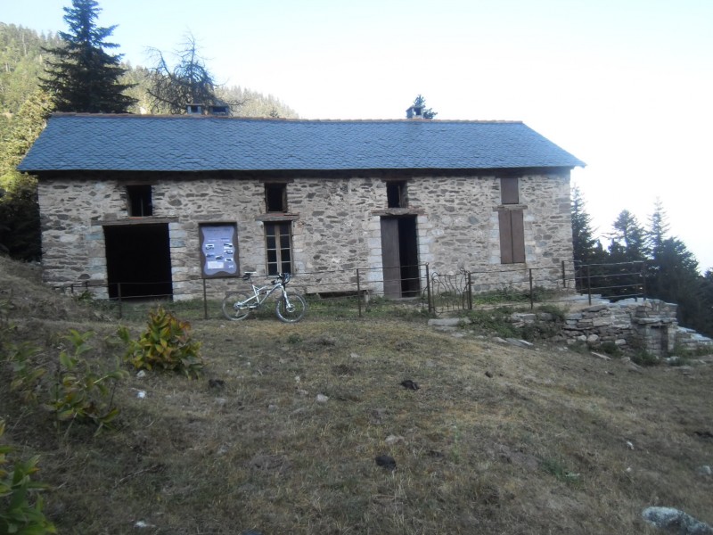 #9 Refuge de Balatg : Le refuge à mi chemin des Cortalets Refuge de Balatg : Le refuge à mi chemin des Cortalets