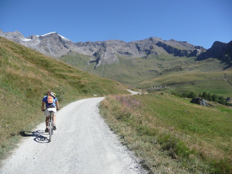 #8 Tête Blanche de By : Grand Combin et objectif au centre. Tête Blanche de By : Grand Combin et objectif au centre.