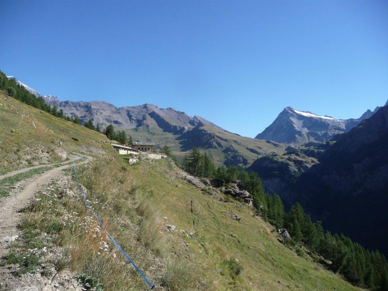 #6 Tête Blanche de By : Les paysages se dessinent, le sommet est déjà visible au fond légèrement à gauche. Tête Blanche de By : Les paysages se dessinent, le sommet est déjà visible au fond légèrement à gauche.