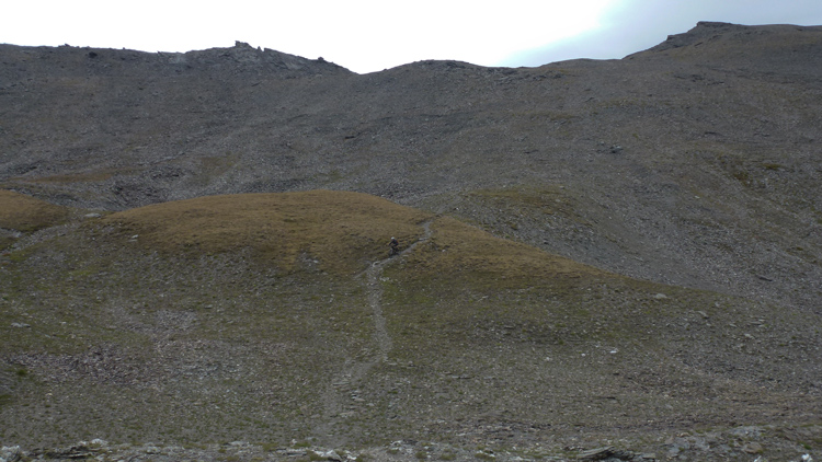 Col de Pelouse : Petite sente bienvenue pour descendre la zone sommitale du col