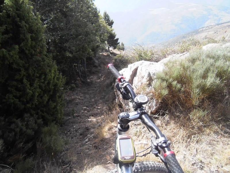#12 Descente sur le col de diagre : Le bon sentier n Descente sur le col de diagre : Le bon sentier n'est quand même pas très visible par endroit