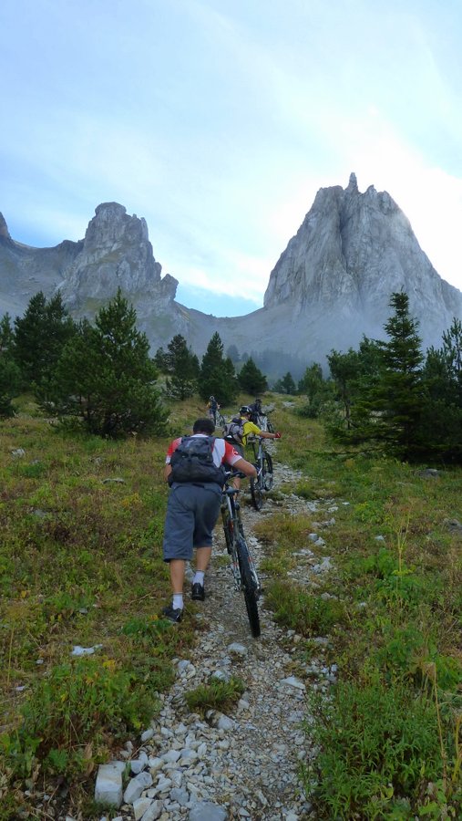 #2 La colonne : en route pour le col des Aiguilles La colonne : en route pour le col des Aiguilles