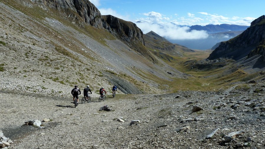 Zhou dans ce beau vallon : vallon des Aiguilles, un must to be roule