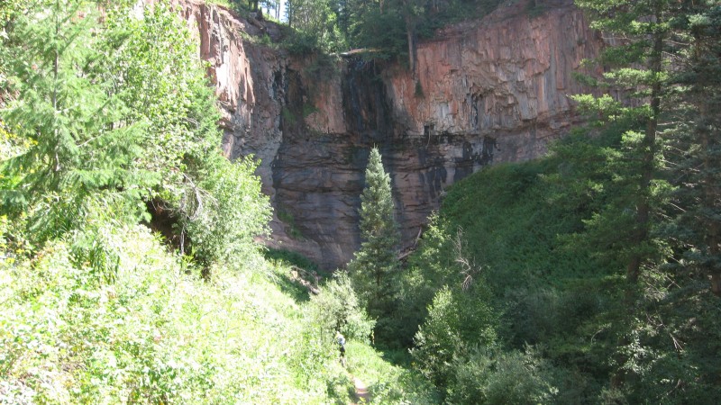 CT J4 : Le sentier serpente dans les gorges