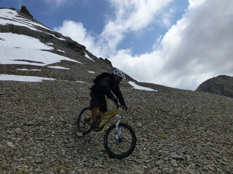 #14 Greg38 : C Greg38 : C'est parfois limite freeride ! Grosse gravette sans beaucoup d'adhérence