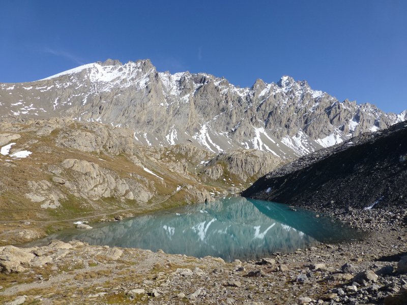 #7 Lac Long : La Tête de Chauvet se reflète dans le Lac Long Lac Long : La Tête de Chauvet se reflète dans le Lac Long