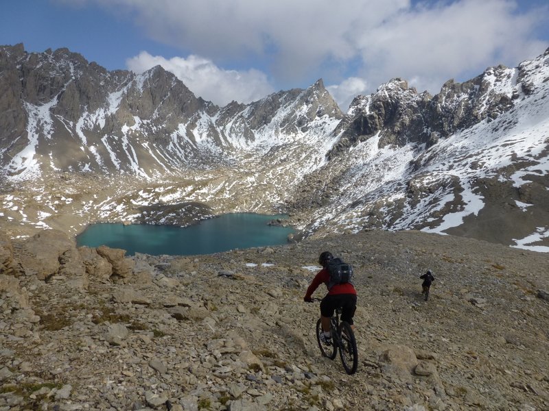 #19 Descente du sommet 3010 m : C Descente du sommet 3010 m : C'est technique, mais ça passe.