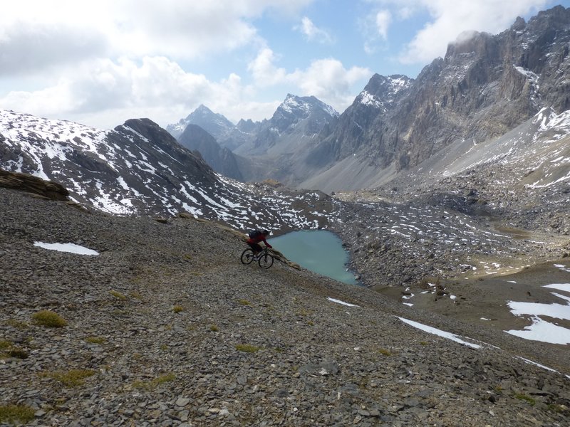 #13 Descente de la Fréma : Sur un ancien sentier (plus à l Descente de la Fréma : Sur un ancien sentier (plus à l'adret et qui évite la neige)