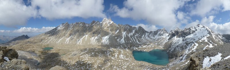 #18 Panorama du sommet : Pour un sommet de consolation, ça le fait pas mal quand même. Panorama du sommet : Pour un sommet de consolation, ça le fait pas mal quand même.