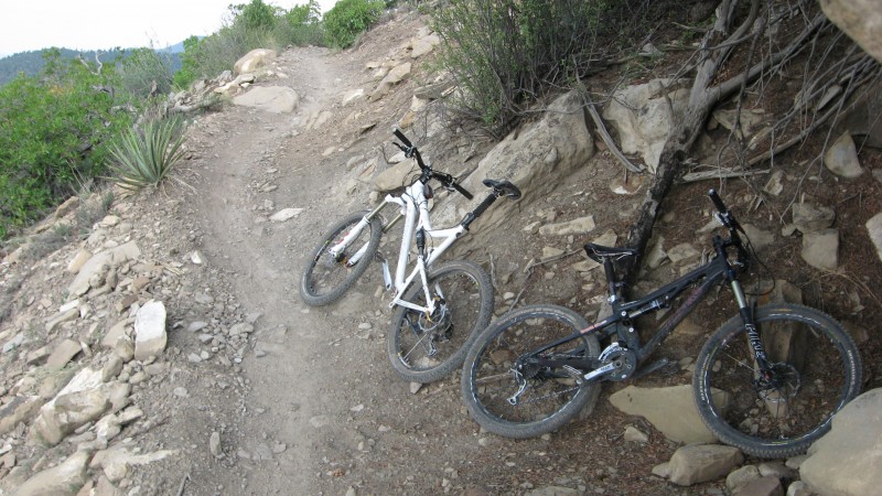 Lac Tahoe : Comme ça pète pas loin, on laisse les vélos et on s'éloigne...