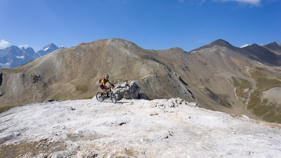 #10 Sur le gypse du Galibier : et le Pic Blanc au fond Sur le gypse du Galibier : et le Pic Blanc au fond