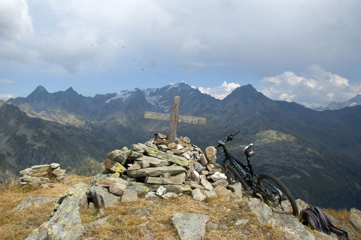 Lac du Retour : Au sommet du Bec Rouge, vue sur le massif du Ruitor.