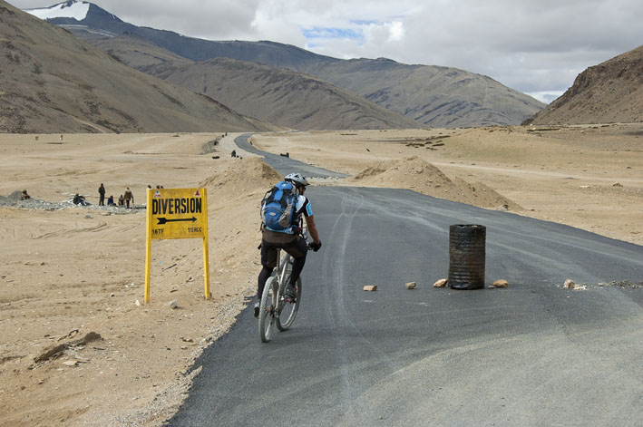 Rupshu : 4ème étape : Petit intermède de goudron, vite oublié sur la route Manali - Leh