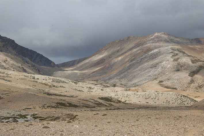 Rupshu : 7ème étape : En se retournant l'ensemble du vallon descendant du Yalung Nyau La