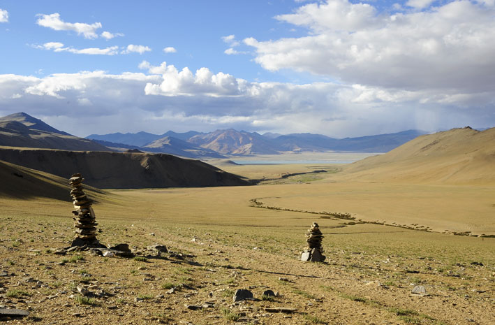 Rupshu : 4ème étape : Camp de Basa, vue sur la cuvette du lac Tso Kar.