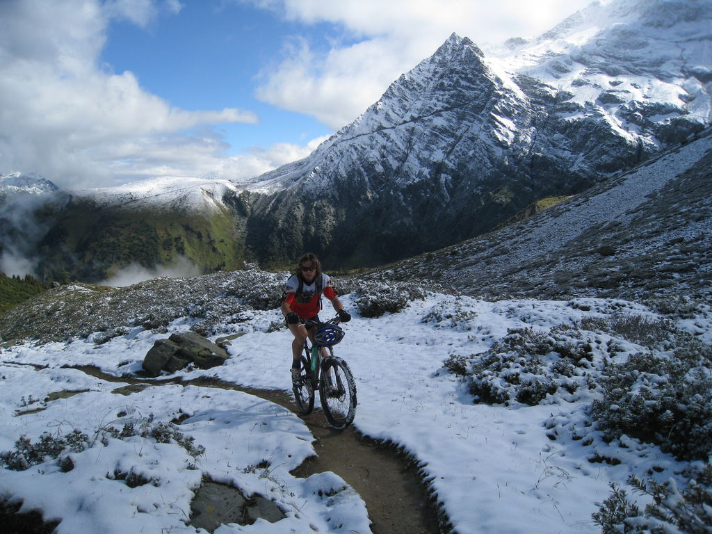 Arrivée au Col de Tricot : Cette neige la était encore hospitalière ;-)