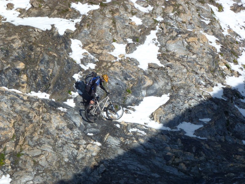 Ref. de la Croix du Bonhomme : Descente sur les Chapieux un peu casse-gueule le matin