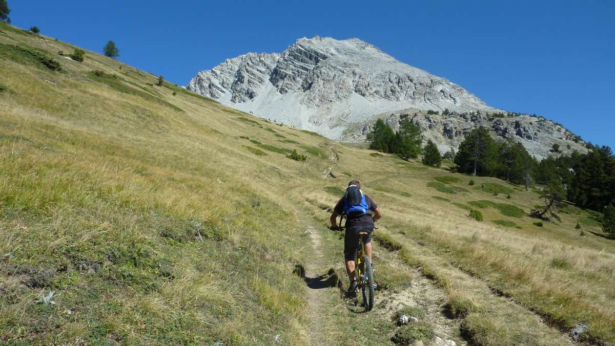#2 Sous le col : il faut s Sous le col : il faut s'employer pour rester sur la selle