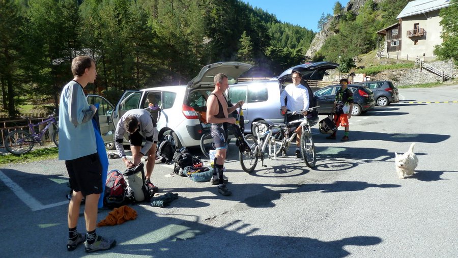 Start d'un raid de 5 jours : Ultime rangement de sac pour 5 jours de liberté complète en haute montagne... Miam!