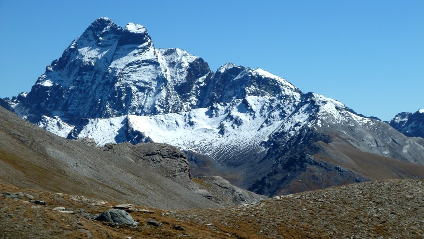 #9 Mont Viso : Super vue du Viso enneigé une fois au col St-Véran Mont Viso : Super vue du Viso enneigé une fois au col St-Véran