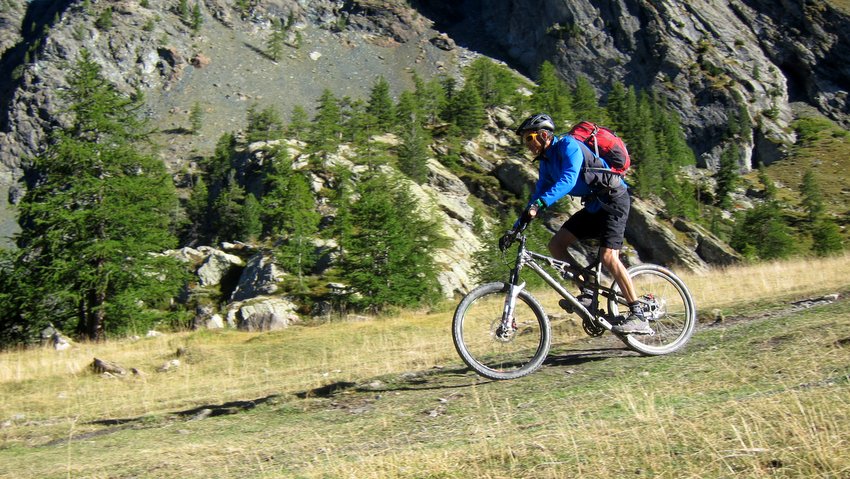 A donf en prairie : Nico se régale et cela n'est pas terminé... Cette descente nous parait interminable