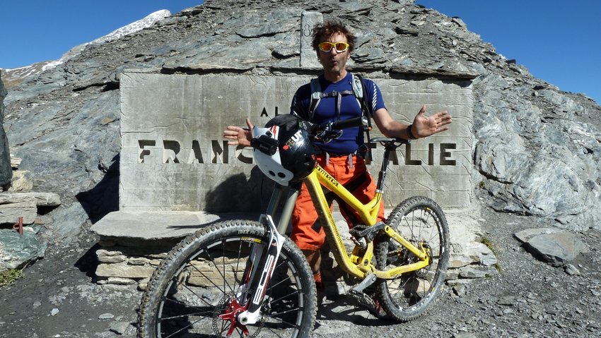 Col Agnel : Tiraillé entre France et Italie mais pas entre VTT ou vélo de route ;-)