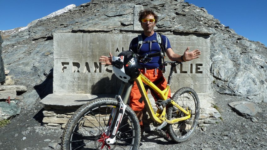 #12 Col Agnel : Tiraillé entre France et Italie mais pas entre VTT ou vélo de route ;-) Col Agnel : Tiraillé entre France et Italie mais pas entre VTT ou vélo de route ;-)