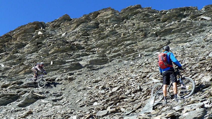 #9 Départ technique : Zhou dans la descente et il faut être dedans dès les premiers mètres Départ technique : Zhou dans la descente et il faut être dedans dès les premiers mètres
