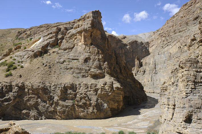 Spiti : 13ème étape : Falaises dominant le canyon de la Sumpa Lungta.