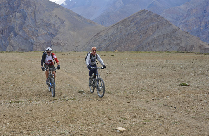 #47 Spiti : 13ème étape : Arrivée décontractée au sommet du dernier col Spiti : 13ème étape : Arrivée décontractée au sommet du dernier col