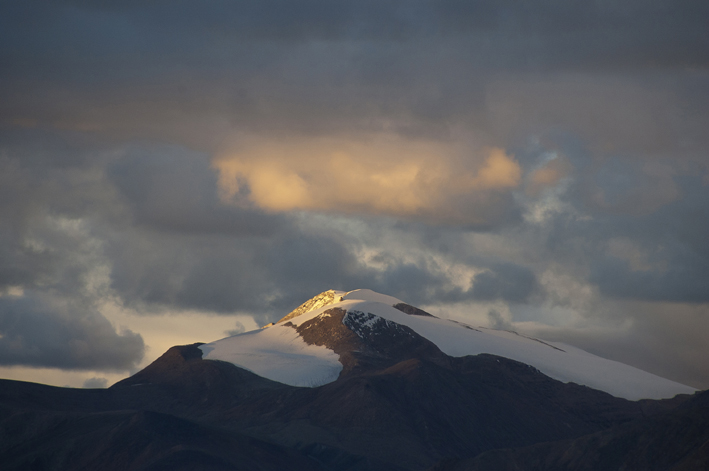 #8 Tso Moriri : 8ème étape : Coucher de soleil sur le massif du Lunser Kangri. Tso Moriri : 8ème étape : Coucher de soleil sur le massif du Lunser Kangri.