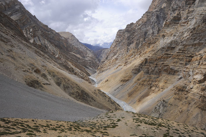 Parang La : 12ème étape : Descente du Parang La. Arrivée en chute libre sur le canyon de la Sumpa Lungta