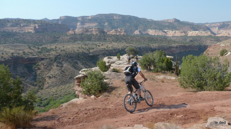 Kokopelli trail : Gilles à fond pour le point de vue :)