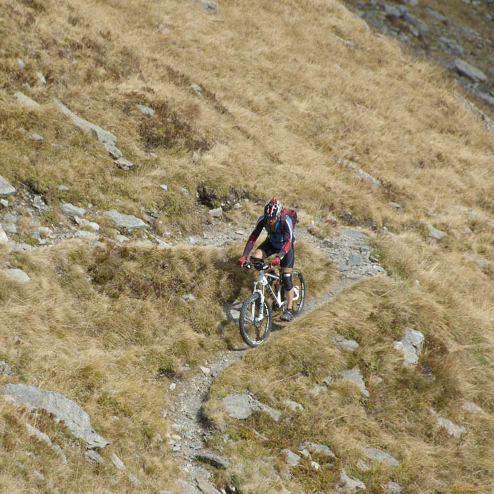 Mirantin : Descente du pas de l'âne sur le chalet du Lac