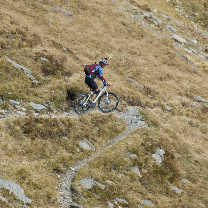 Mirantin : Descente du pas de l'âne sur le chalet du Lac