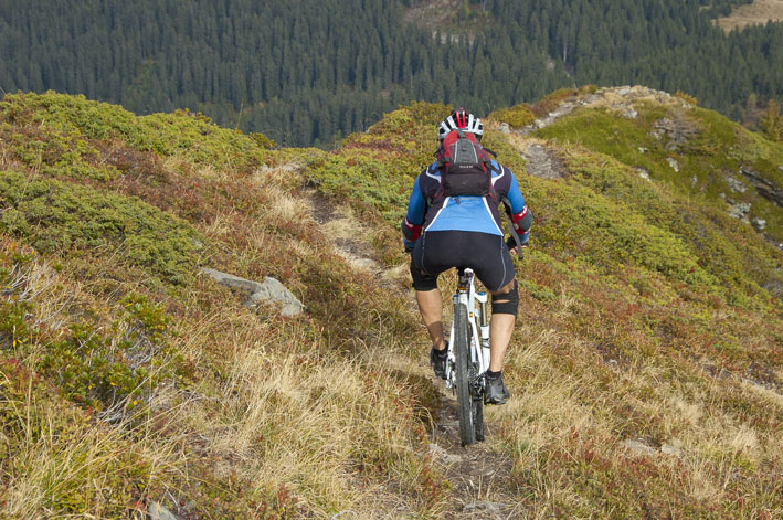 Roche Plane : Le départ du sommet de Roche Plane, seule zone cyclable avant une longue portion NR.