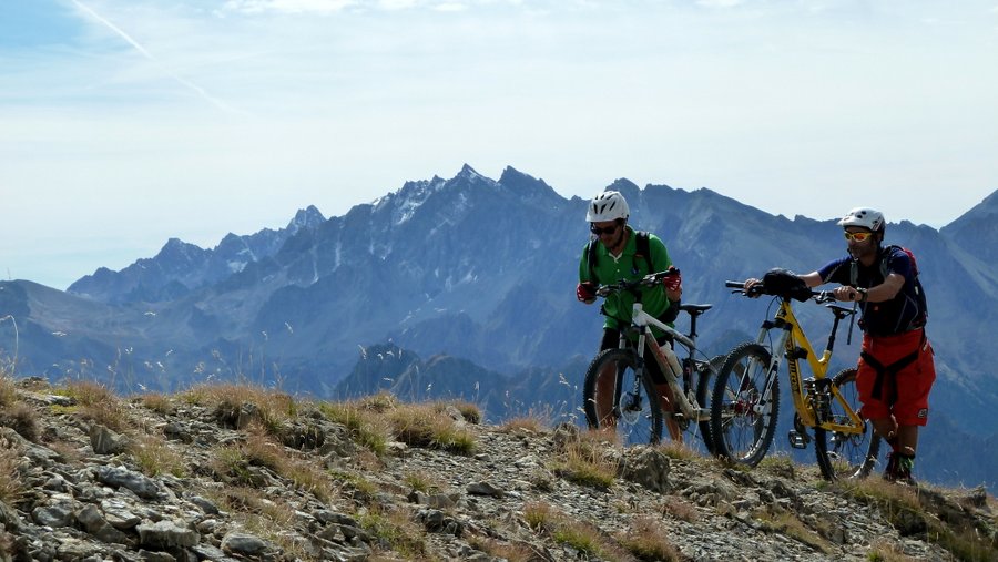 #6 Arrivée en papotant : Cela discute sec dans les montées. Comme quoi y Arrivée en papotant : Cela discute sec dans les montées. Comme quoi y'a pas que les filles pour cela ;-)