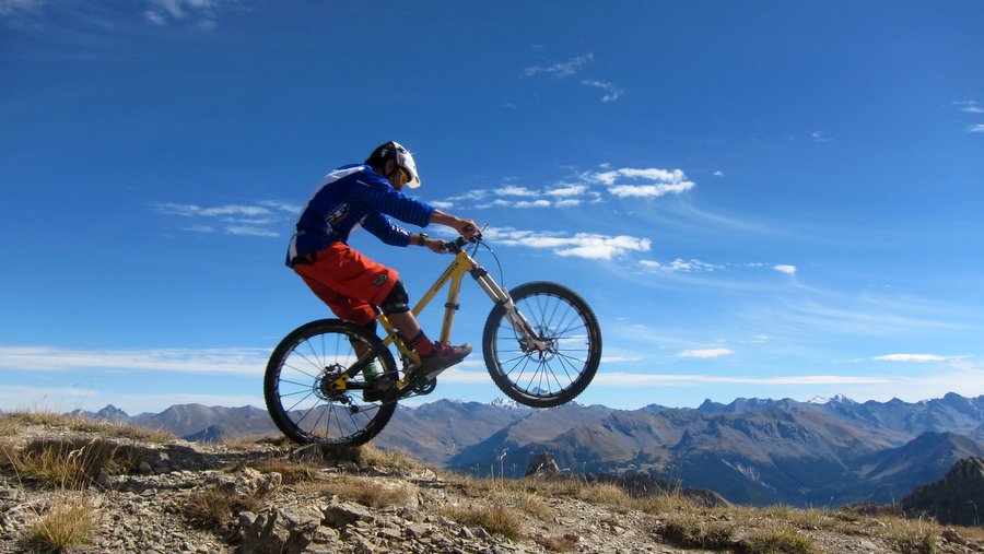 Wheeling pour Furfande : Mont'Amigo nous fait une belle image... De quoi se faire de l'auto-promotion dans son pays des Pyrénées ;-)