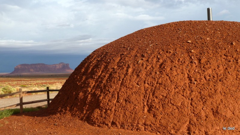 Monument Valley : habitat local Navajo