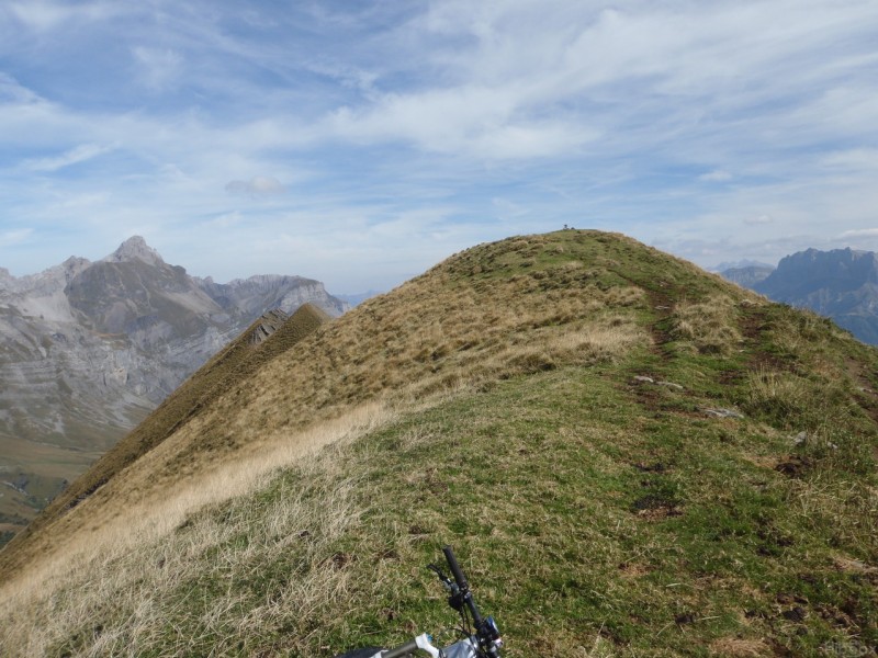 #9 Croise Baulet : Une autre vue d Croise Baulet : Une autre vue d'ensemble, je ne pense pas remonter le VTT là-haut.