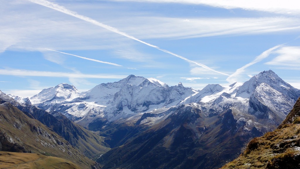 triptique : beau voile blanc sur les montagnes