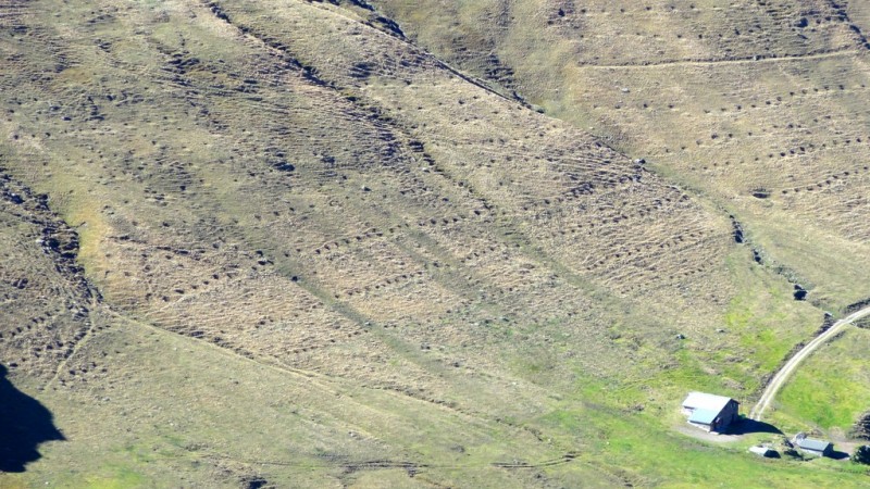 chalet de la Chiaupe : trace extra terrestre, alignement néolitique ???
quoiqu'est-ce ?