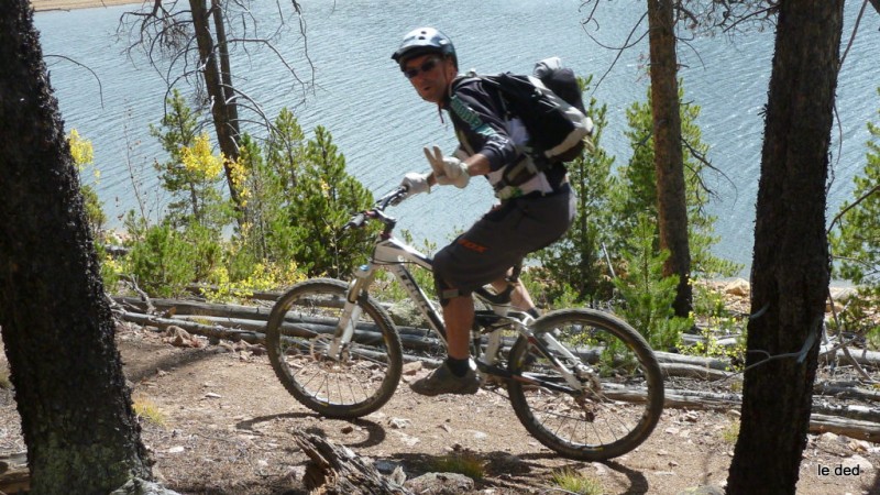 Turquoise Lake : Gilles se régale dans ce sentier rapide et joueur