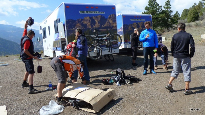 Fin de la party : Emballage des vélos et nettoyage des RV sont au programme pour les 4h qui viennent.