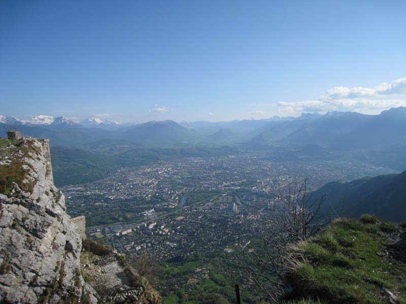 #1 Grenoble : Toujours aussi sympa cette vue aérienne. Si vous regardez bien vous voyez Vinc&Co qui pédalent pour monter au col de Vence. Grenoble : Toujours aussi sympa cette vue aérienne. Si vous regardez bien vous voyez Vinc&Co qui pédalent pour monter au col de Vence.