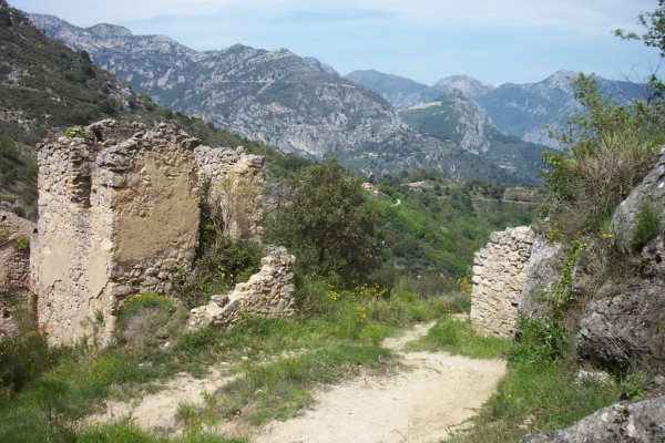 #16 Sous la piste : Sous la piste qui remonte au Mt Gros, des passages très ludique sont présent presque tout le long. Sous la piste : Sous la piste qui remonte au Mt Gros, des passages très ludique sont présent presque tout le long.