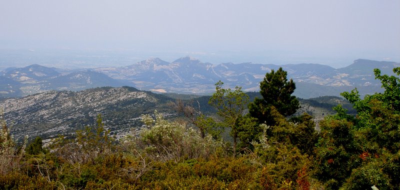 #2 Dentelles de Montmirail : Vues en montant coté sud du Ventoux Dentelles de Montmirail : Vues en montant coté sud du Ventoux